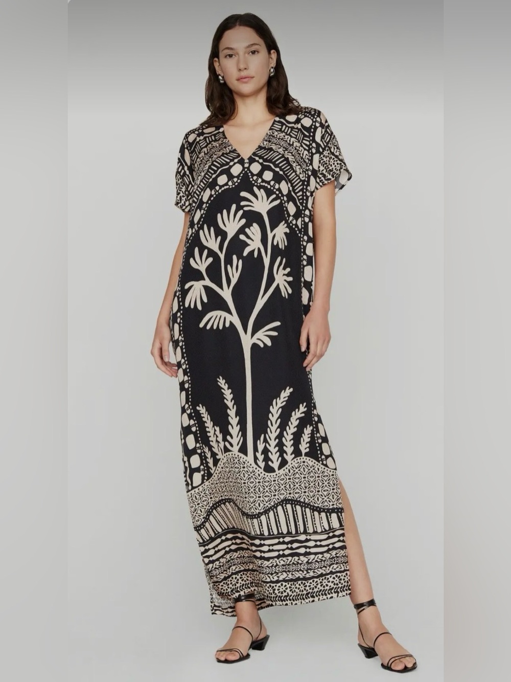 MARIE OLIVER SHORT-SLEEVE PRINTED SILK V-NECK KAFTAN
IN ONYX TREE PRINT XS NEW